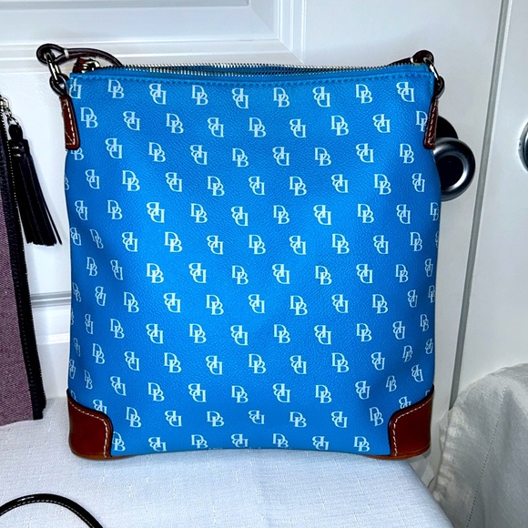 Dooney & Bourke “Gretta“ Blue & White Monogram Crossbody Bag | Leather - Picture 3 of 13